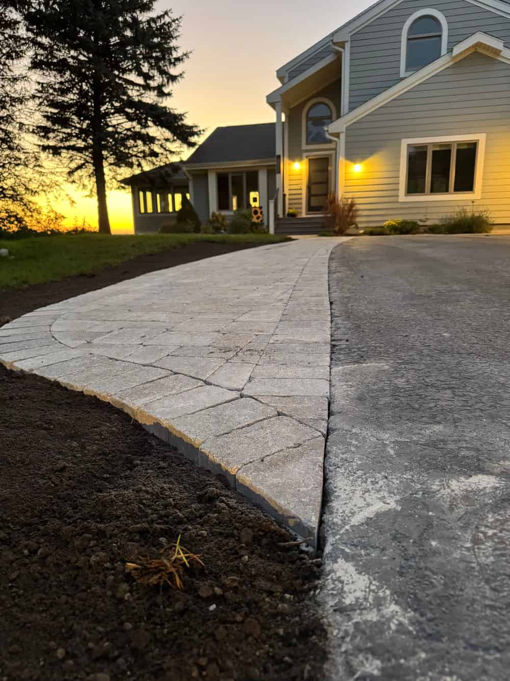Mulch Delivery & Installation image