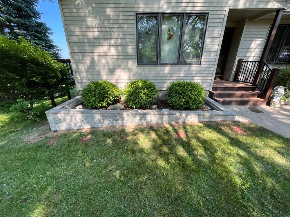 Concrete Block Planter Wall Gives This Garden a Real Facelift image