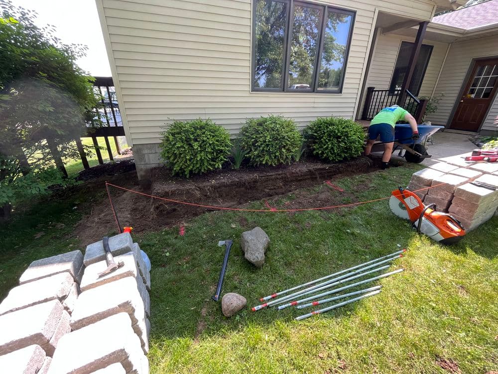 Gallery photos for Concrete Block Planter Wall Gives This Garden a Real Facelift: Image #4