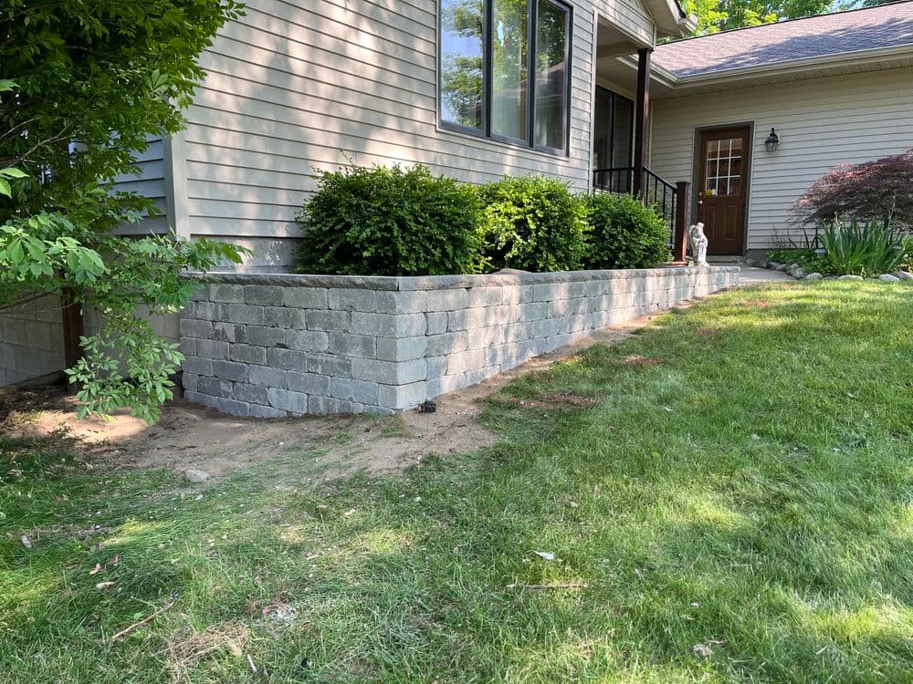 Gallery photos for Concrete Block Planter Wall Gives This Garden a Real Facelift: Image #2